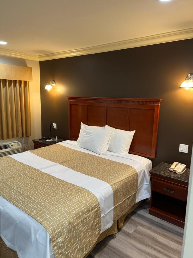 Travelodge By Wyndham Brea Kültér fotó