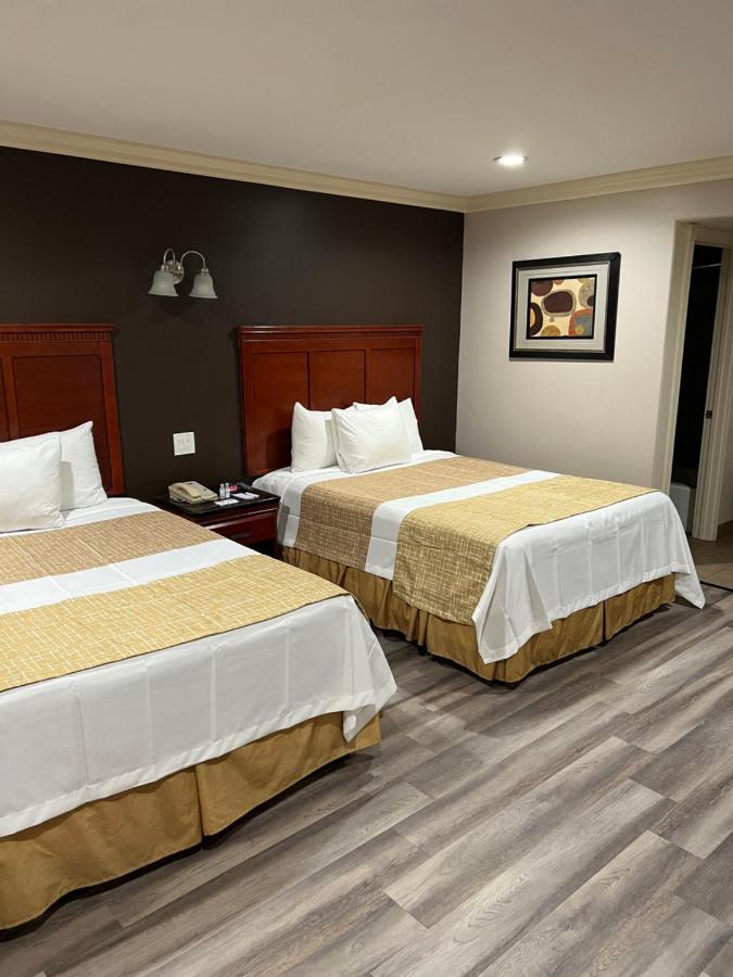 Travelodge By Wyndham Brea Kültér fotó