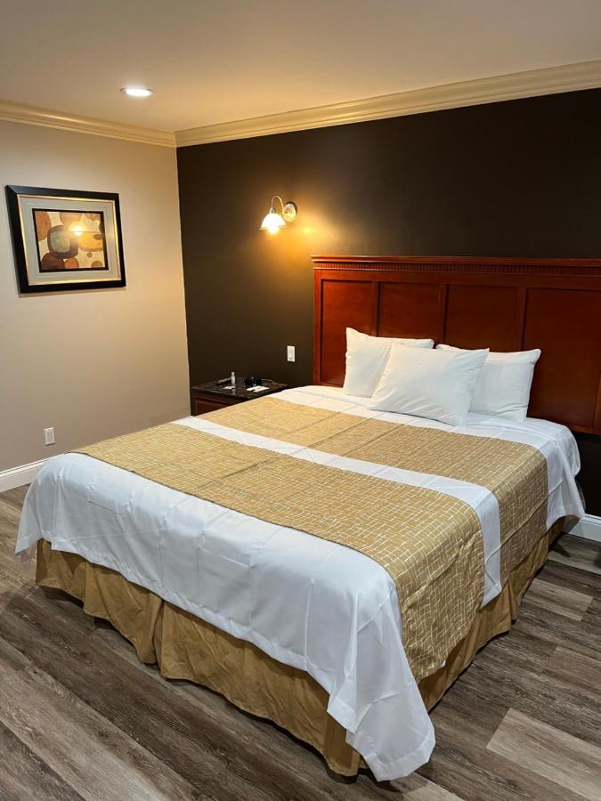 Travelodge By Wyndham Brea Kültér fotó
