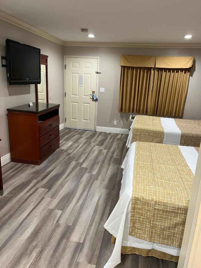 Travelodge By Wyndham Brea Kültér fotó