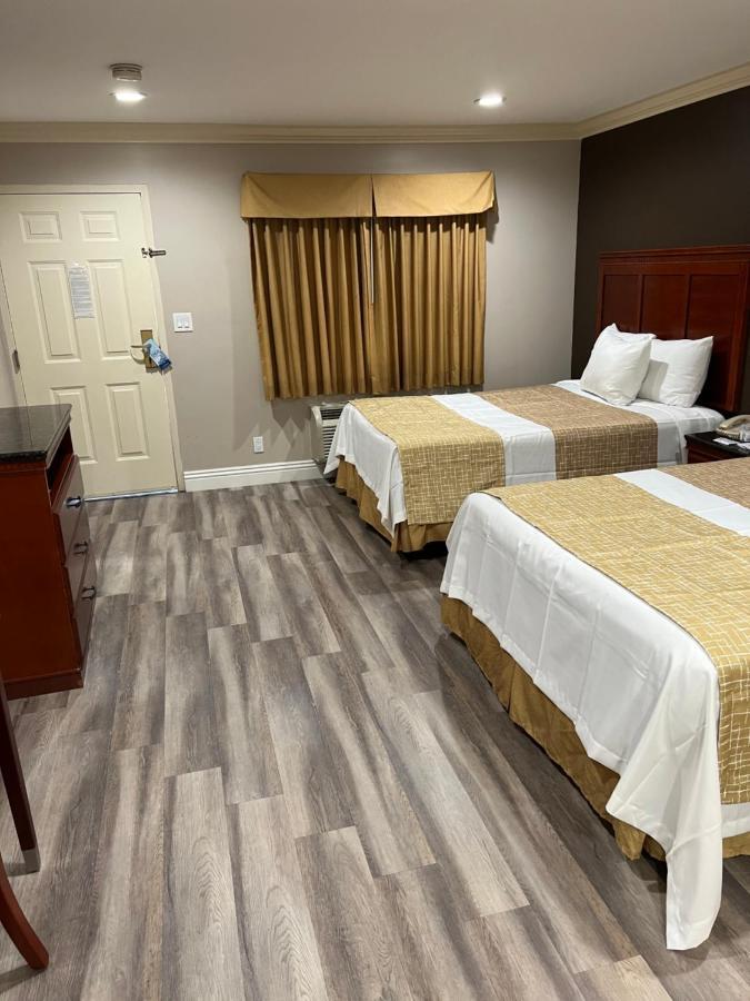Travelodge By Wyndham Brea Kültér fotó