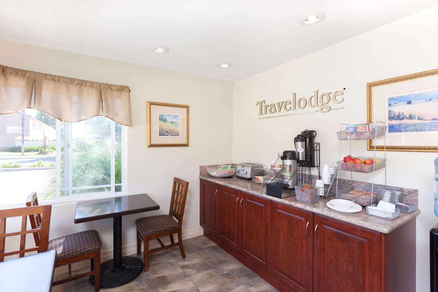 Travelodge By Wyndham Brea Kültér fotó